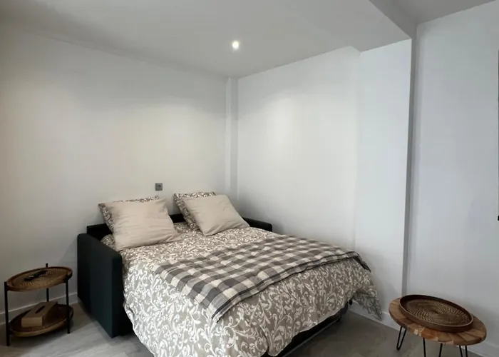 - Spacious And Well Equipped 3* Viroflay