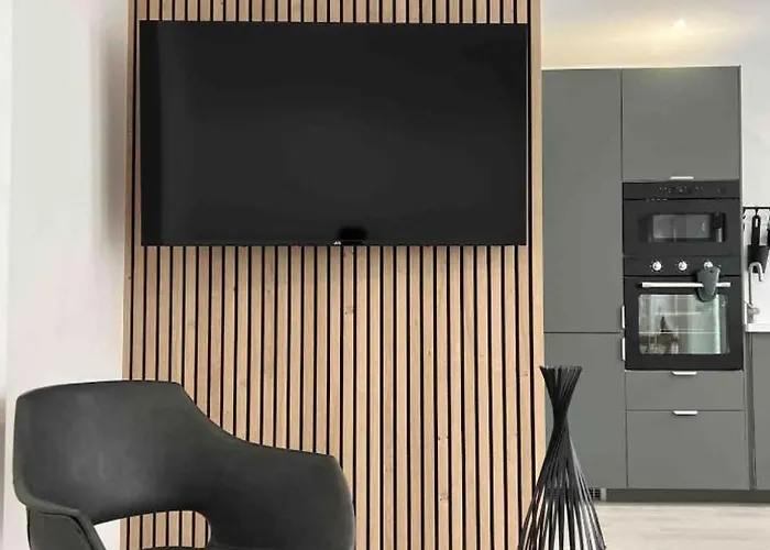 Gasthof - Spacious And Well Equipped Viroflay