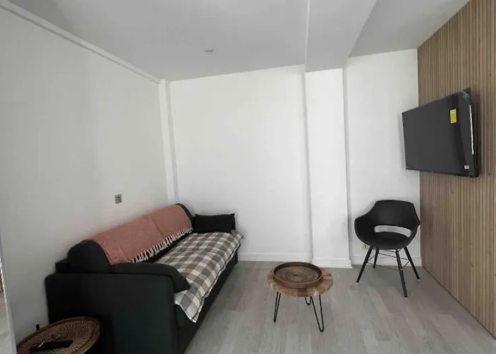 - Spacious And Well Equipped Gasthof Viroflay